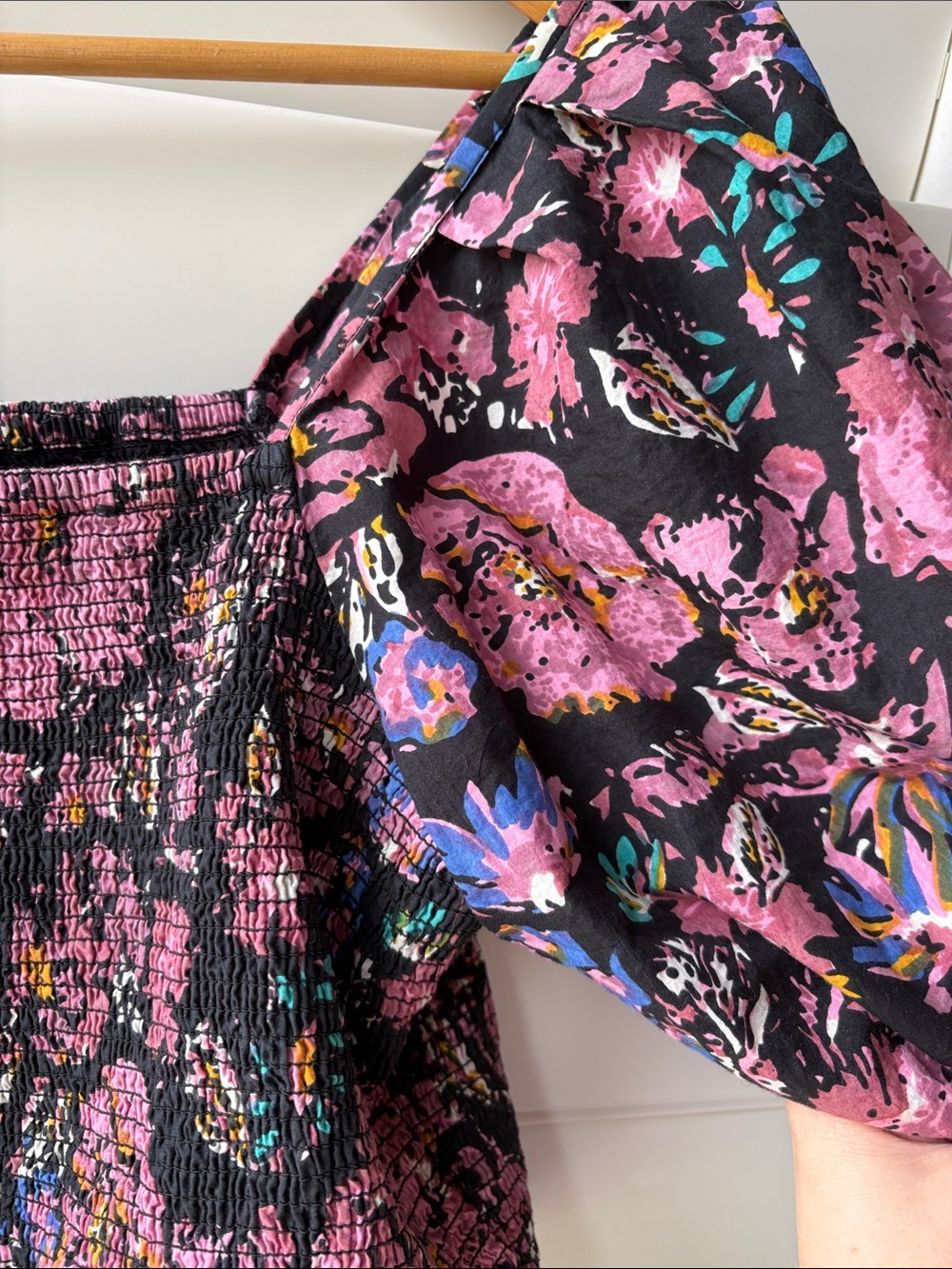 Cleobella Pink and Black Floral Puff-Sleeve smocked GOTS organic cotton Crop Top - Picture 5 of 6